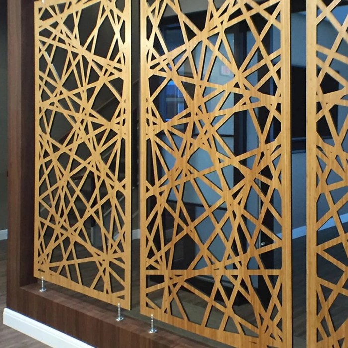Strike-pin pattern metal screen furniture divider